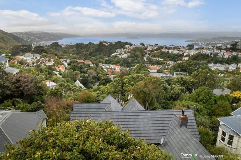 Photo of property in 22 Fairview Crescent, Kelburn, Wellington, 6012
