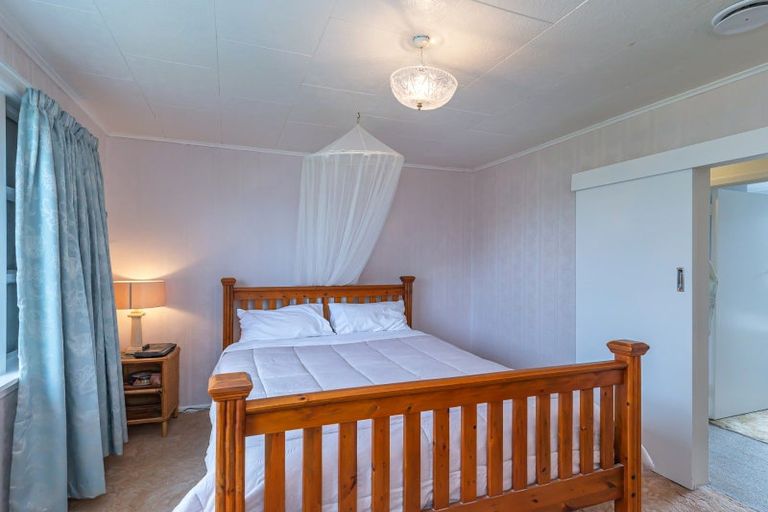 Photo of property in 12 Ryder Crescent, Levin, 5510