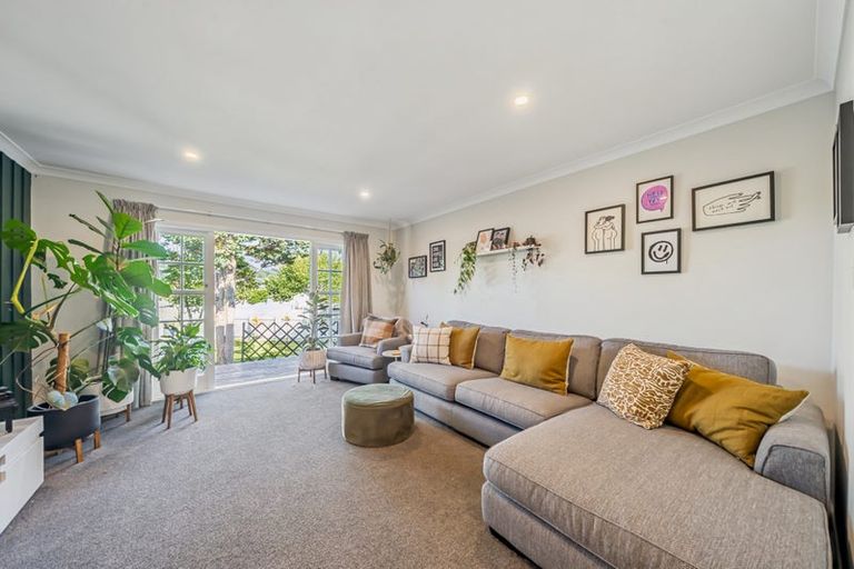 Photo of property in 8 Tui Grove, Elderslea, Upper Hutt, 5018
