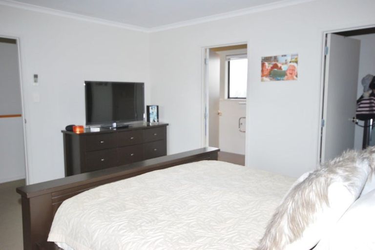 Photo of property in 22 Greenbough Lane, Greenhithe, Auckland, 0632