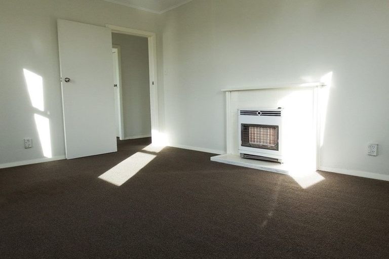 Photo of property in 3 Sutton Place, Hawera, 4610