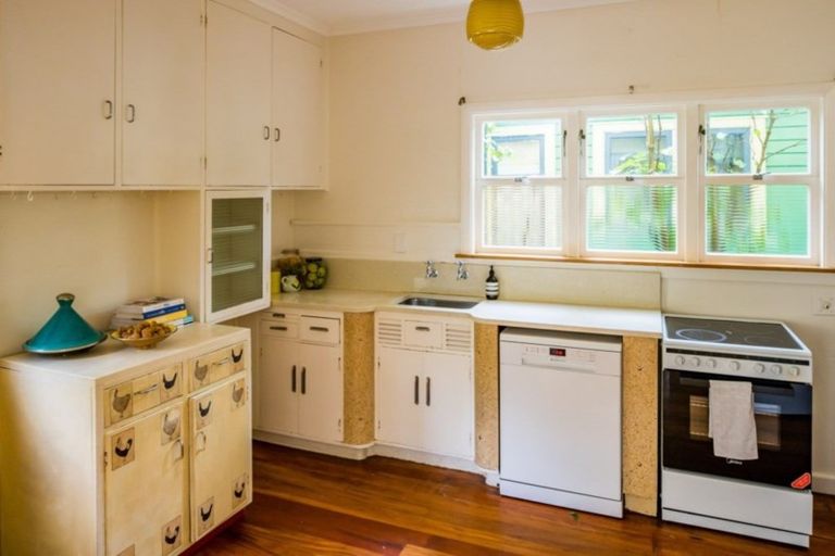 Photo of property in 147 Muritai Road, Eastbourne, Lower Hutt, 5013