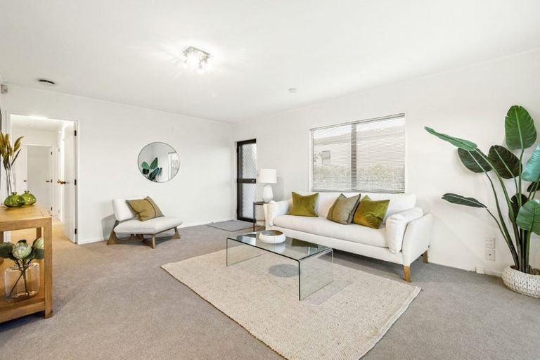 Photo of property in 1/12 Corunna Road, Milford, Auckland, 0620