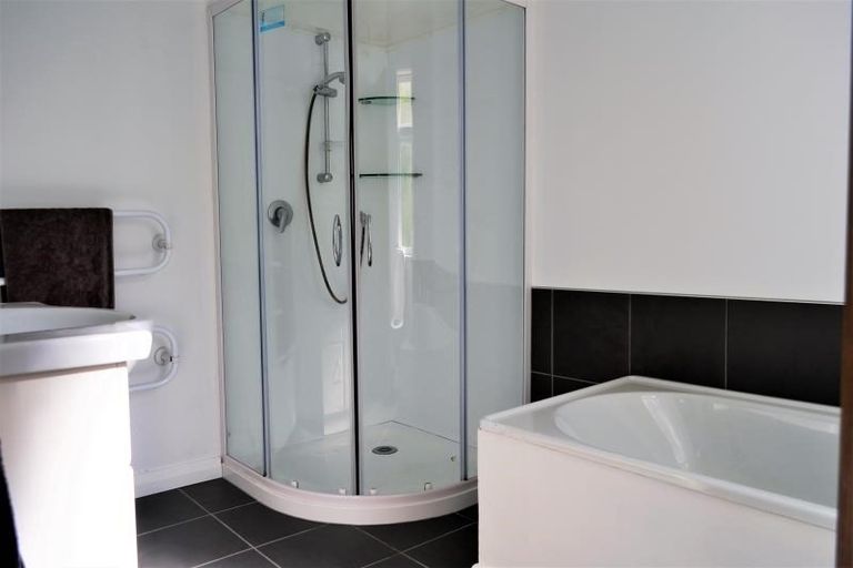 Photo of property in 47 Garden Road, Northland, Wellington, 6012