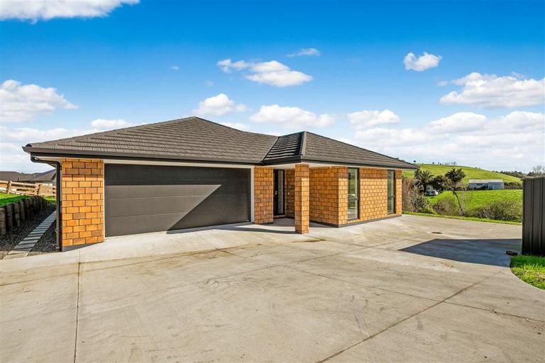 Photo of property in 5 Don Mackinnon Way, Hunua, 2583