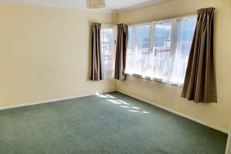 Photo of property in 8a Bledisloe Crescent, Wainuiomata, Lower Hutt, 5014