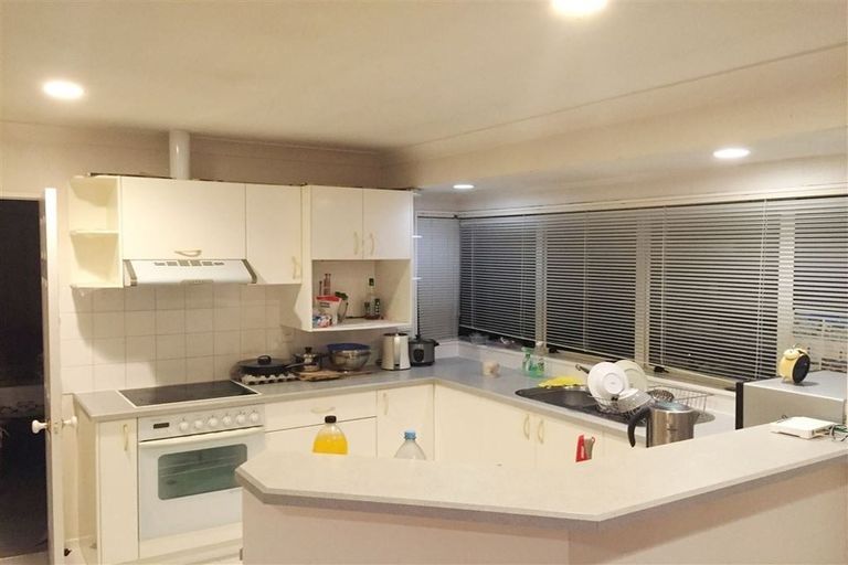 Photo of property in 8 Amberwood Drive, Northpark, Auckland, 2013