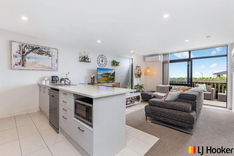 Photo of property in 11 Kapuarangi Lane, Papakura, 2110