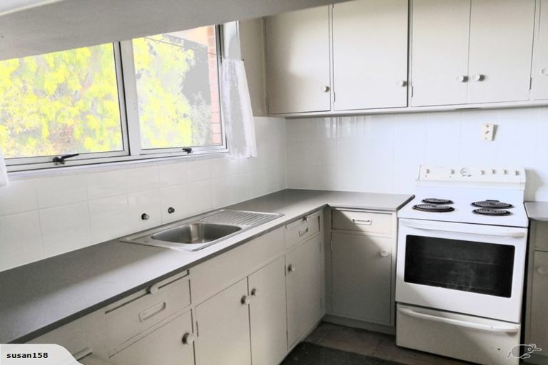 Photo of property in 143 Waimumu Road, Massey, Auckland, 0614