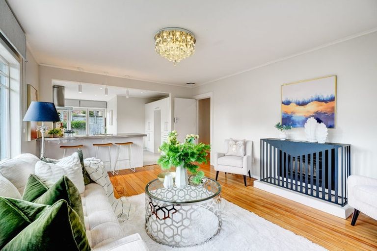 Photo of property in 1/9 Corrella Road, Belmont, Auckland, 0622