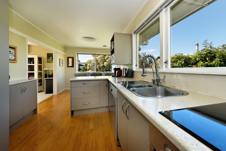 Photo of property in 79 La Rosa Street, Green Bay, Auckland, 0604