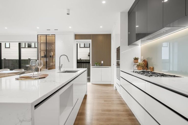 Photo of property in 1 Luff Place, Long Bay, Auckland, 0630