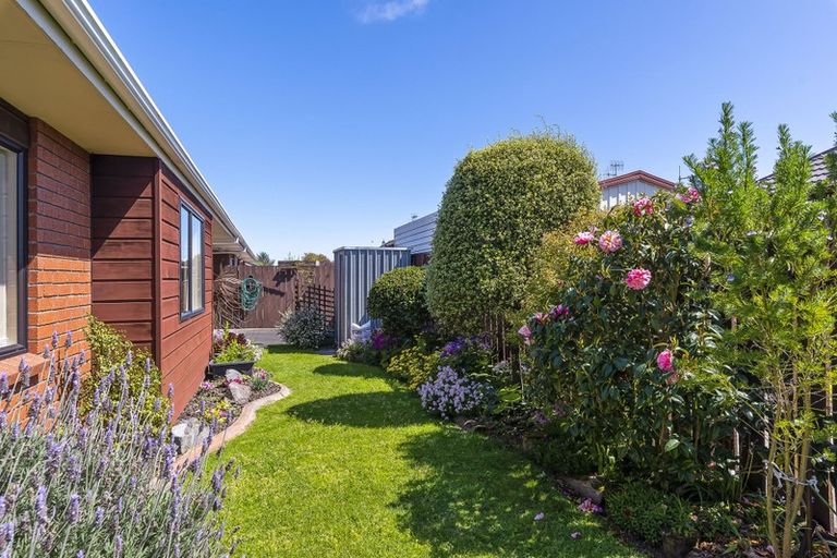Photo of property in 2 Heihei Place, Paraparaumu, 5032