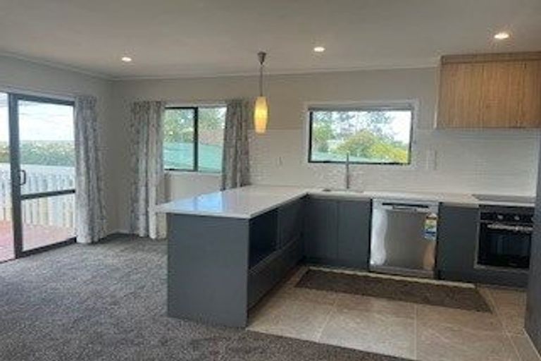 Photo of property in 1/40c West Coast Road, Glen Eden, Auckland, 0602
