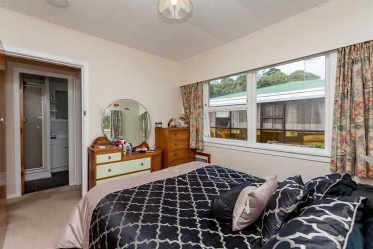 Photo of property in 18 Beaumont Crescent, Frankleigh Park, New Plymouth, 4310