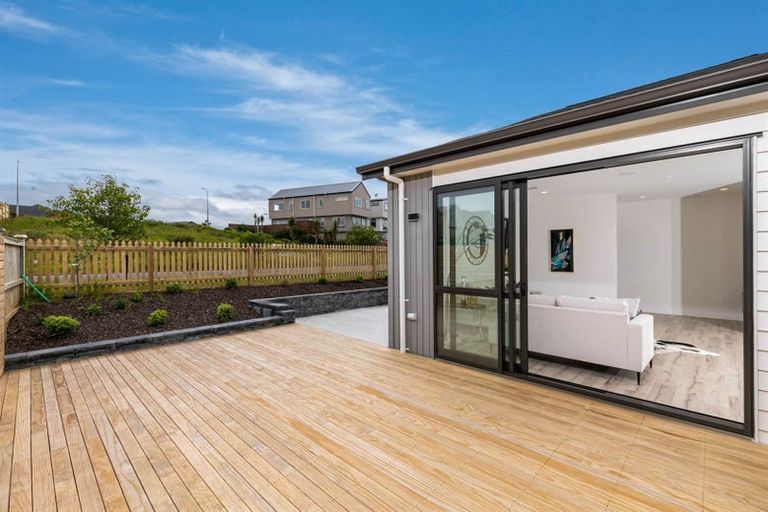 Photo of property in 19 Tautoru Avenue, Orewa, 0931