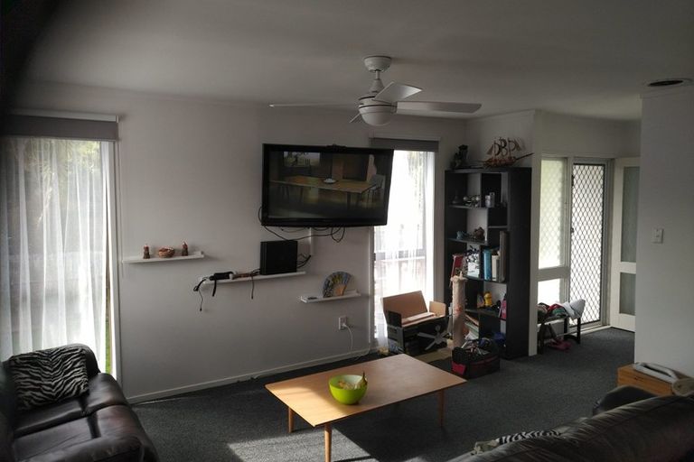 Photo of property in 19 Benita Place, Sunnyvale, Auckland, 0612