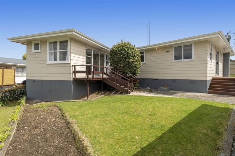 Photo of property in 129 Kingswood Road, Brookfield, Tauranga, 3110
