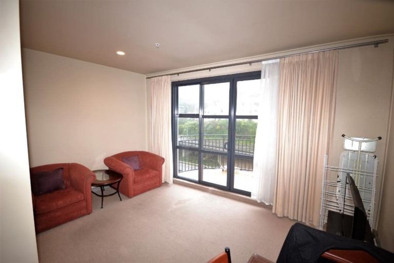 Photo of property in Atrium Towers, 6p/154 The Terrace, Wellington Central, Wellington, 6011