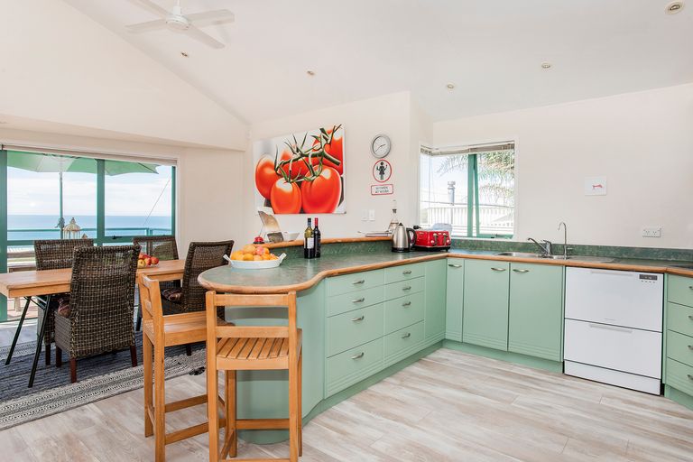 Photo of property in 64 Moana Road, Okitu, Gisborne, 4010