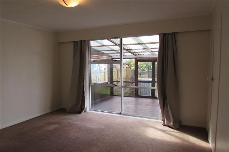 Photo of property in 73 Jaemont Avenue, Te Atatu South, Auckland, 0610