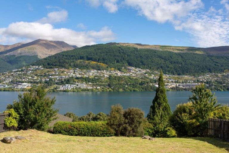 Photo of property in 38 Oregon Drive, Kelvin Heights, Queenstown, 9300