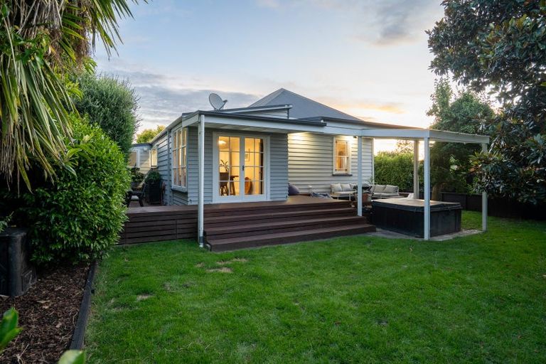 Photo of property in 92 Williams Street, Cambridge, 3434