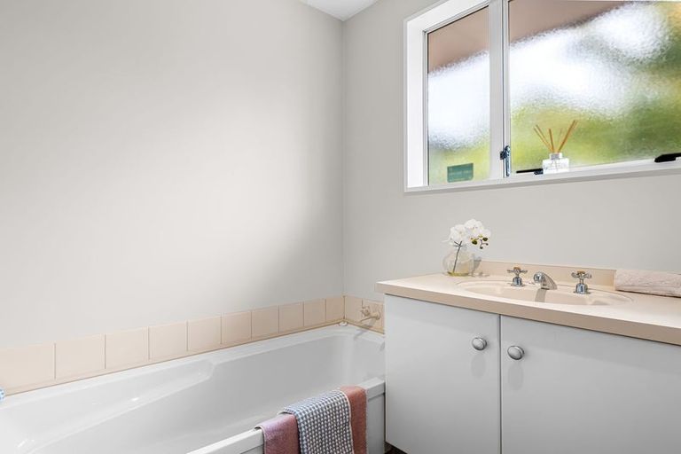 Photo of property in 2/118 Aorangi Road, Bryndwr, Christchurch, 8053