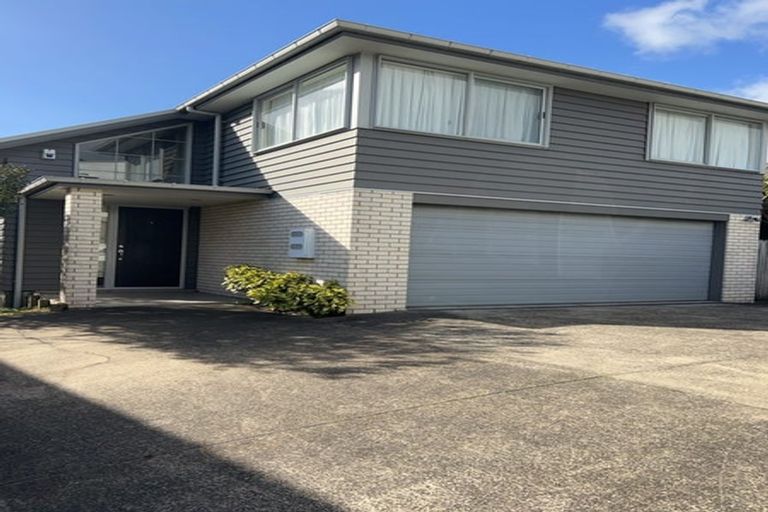 Photo of property in 715a Beach Road, Browns Bay, Auckland, 0630