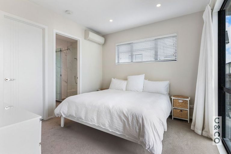 Photo of property in 5 Byron Drury Way, Riverhead, 0820