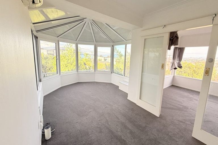 Photo of property in 1/166 East Coast Road, Forrest Hill, Auckland, 0620