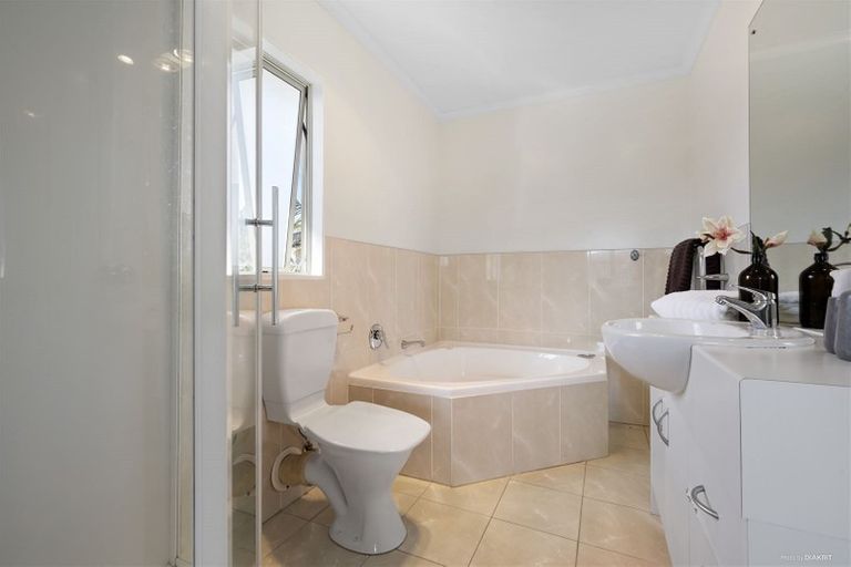 Photo of property in 3 Banshire Close, Flat Bush, Auckland, 2016