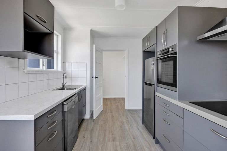 Photo of property in 2 Waihi Road, Hawera, 4610