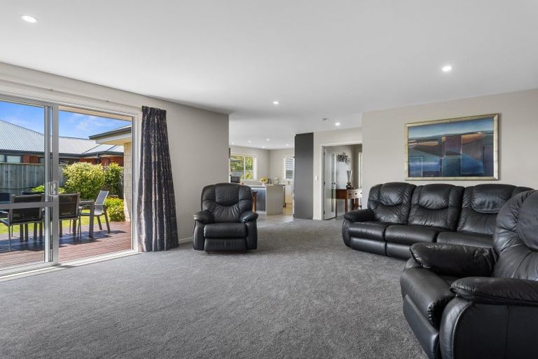 Photo of property in 1 Sequoia Way, Rangiora, 7400