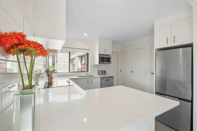 Photo of property in 2/75 Aberfeldy Avenue, Highland Park, Auckland, 2010