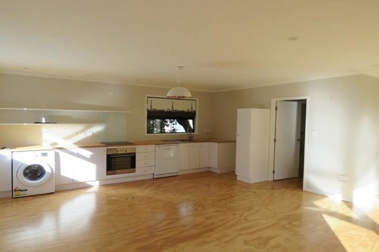Photo of property in 2 Ebrington Place, Strandon, New Plymouth, 4312