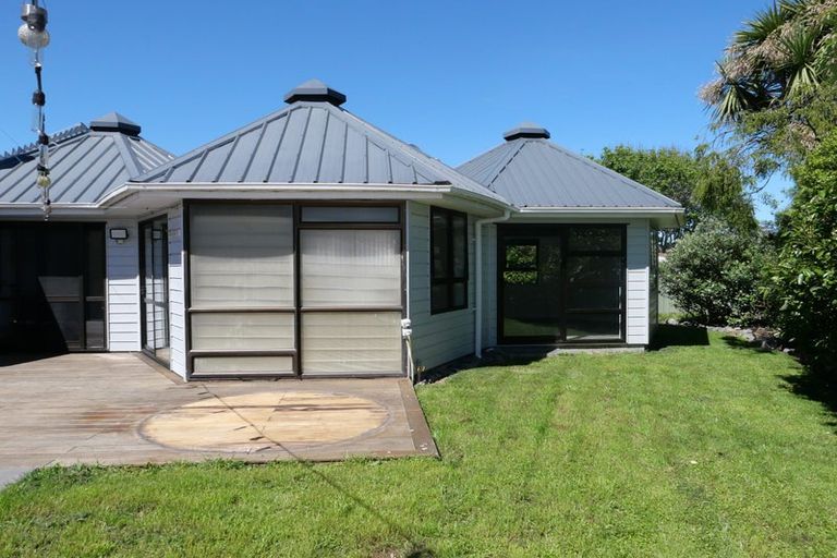 Photo of property in 3 Nugget Grove, Raumati Beach, Paraparaumu, 5032