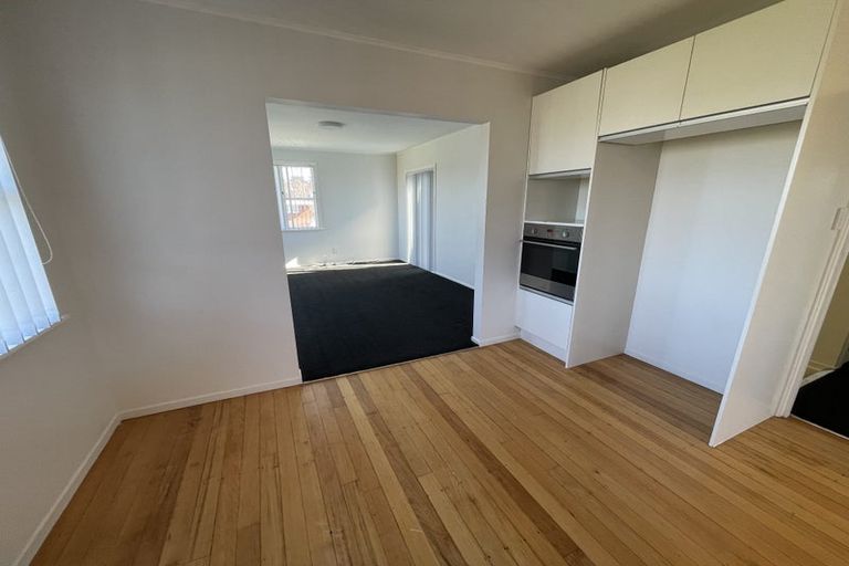 Photo of property in 57 Gloria Avenue, Te Atatu Peninsula, Auckland, 0610