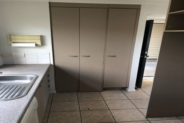 Photo of property in 1/4 Keeling Road, Henderson, Auckland, 0612