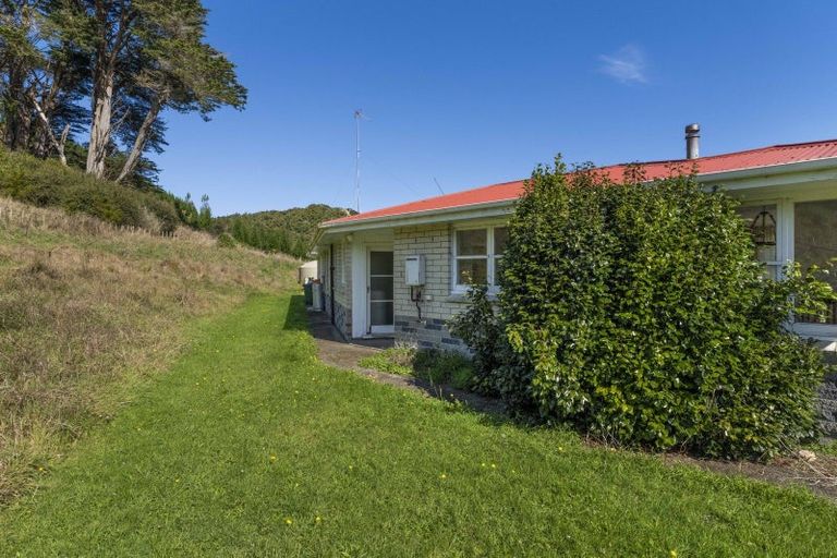 Photo of property in 2560 Rawhitiroa Road, Matemateaonga, Eltham, 4399