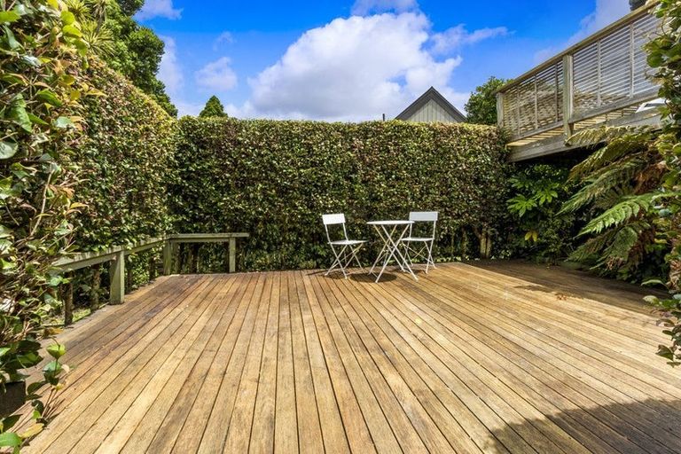 Photo of property in 18 Mappin Place, Chatswood, Auckland, 0626