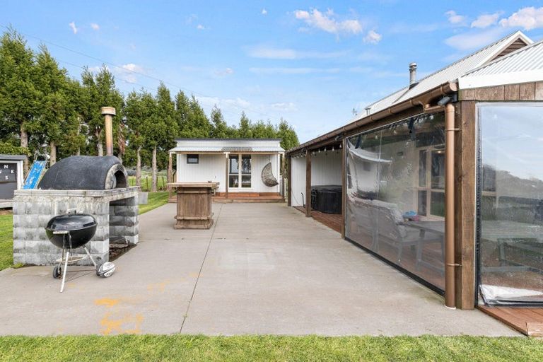 Photo of property in 124 Lower King Road, Tarurutangi, New Plymouth, 4372