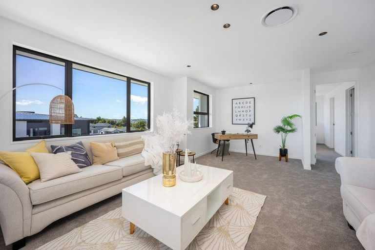 Photo of property in 15 Dulcie Way, Orewa, 0931