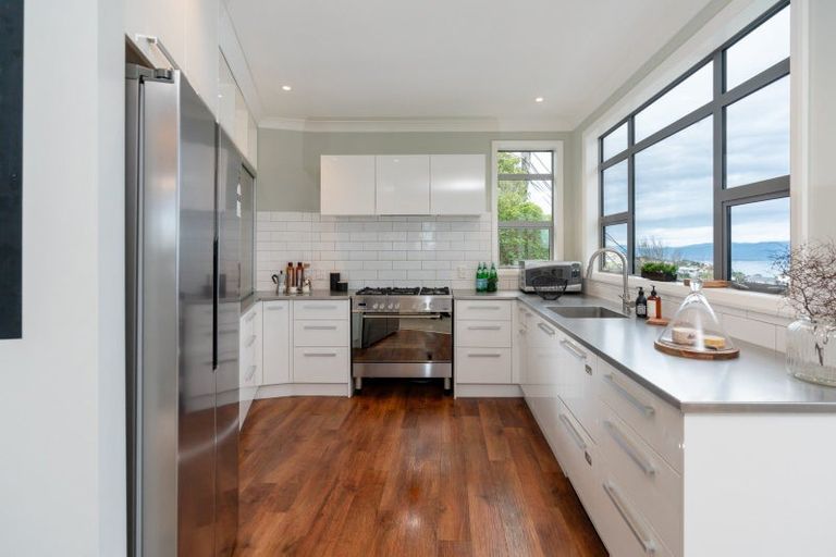 Photo of property in 118a Nicholson Road, Khandallah, Wellington, 6035