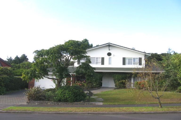 Photo of property in 5 Ravenstone Place, Chatswood, Auckland, 0626