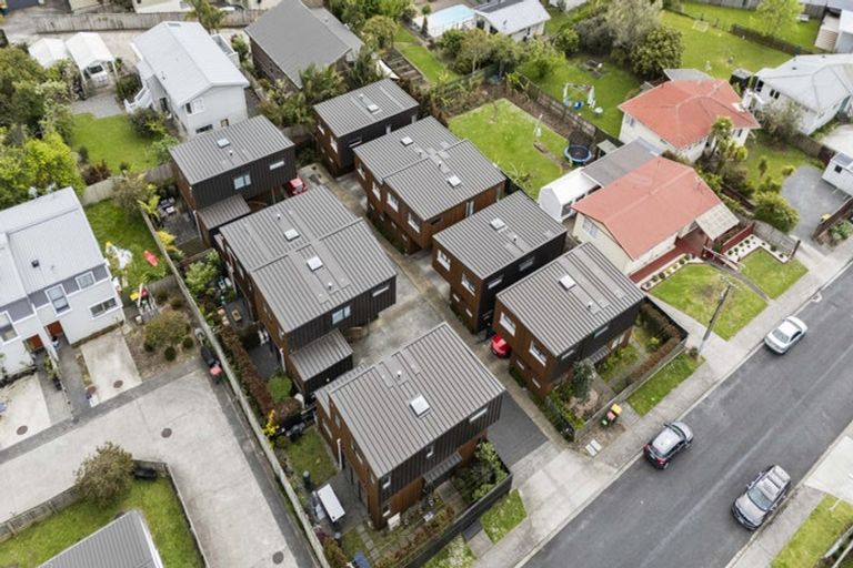 Photo of property in 23c Chippendale Crescent, Birkdale, Auckland, 0626