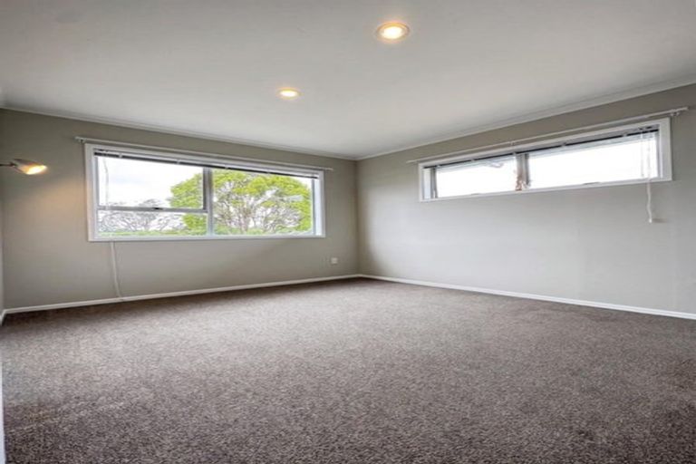 Photo of property in 18 Maroubra Place, Botany Downs, Auckland, 2010