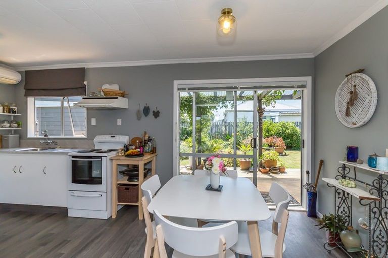 Photo of property in 645 Queen Street East, Levin, 5510