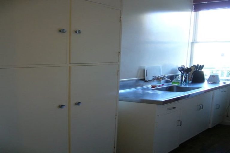 Photo of property in 2/25 Clifton Terrace, Kelburn, Wellington, 6012