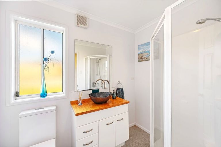 Photo of property in 28 Arataki Road, Havelock North, 4130